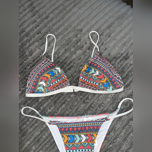 Colorful Geometric Bikini Set - Picture 3 of 4